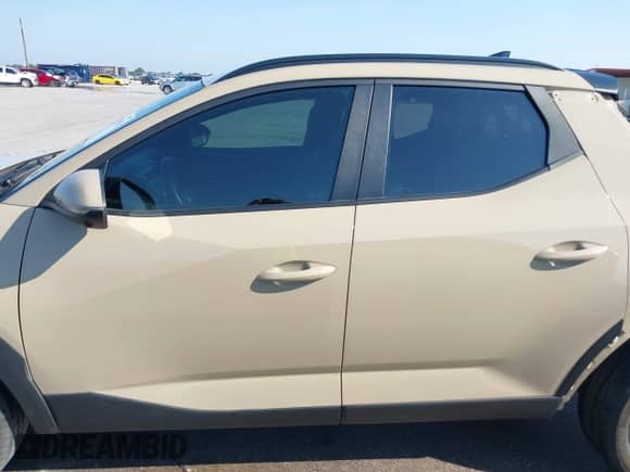 2023 Hyundai Santa Cruz Limited z VIN 5NTJEDAF6PH071136, wystawiony jako IAAI lot #42913930 z przebiegiem 33 057 mil mil oraz . Historia ofert i sprzedaży dostępna na DreamBid. Obrazek 15.