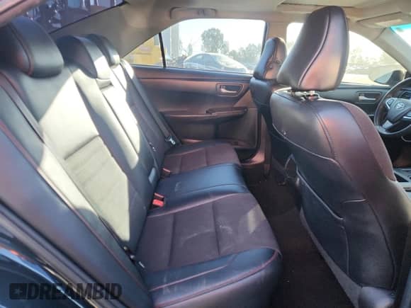 2017 Toyota Camry SE z VIN 4T1BF1FK4HU336322, wystawiony jako Copart lot #82513315 z przebiegiem 122 030 mil mil oraz Czysty tytuł • Clean title. Historia ofert i sprzedaży dostępna na DreamBid. Obrazek 10.