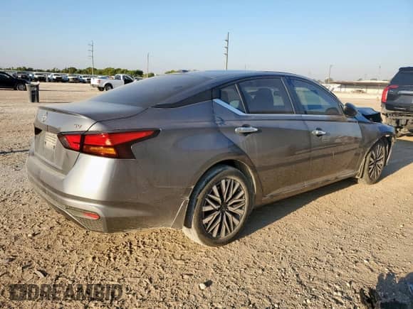 2024 Nissan Altima SV с VIN 1N4BL4DV9RN379762, выставлен на аукционе Copart как лот 84043685 с пробегом 22 767 миль миль и Списание • Salvage title. История ставок и продаж доступна на DreamBid. Изображение 3.