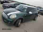 2011 MINI Hardtop z VIN WMWSU3C53BT091950, wystawiony jako Copart lot #45841863 z przebiegiem 125 815 mil mil oraz Czysty tytuł • Clean title. Historia ofert i sprzedaży dostępna na DreamBid. Obrazek 1.