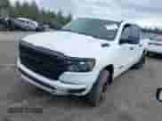 2024 Ram 1500 Big Horn z VIN 1C6SRFFT1RN124465, wystawiony jako IAAI lot #41839097 z przebiegiem 24 106 mil mil oraz . Historia ofert i sprzedaży dostępna na DreamBid. Obrazek 2.