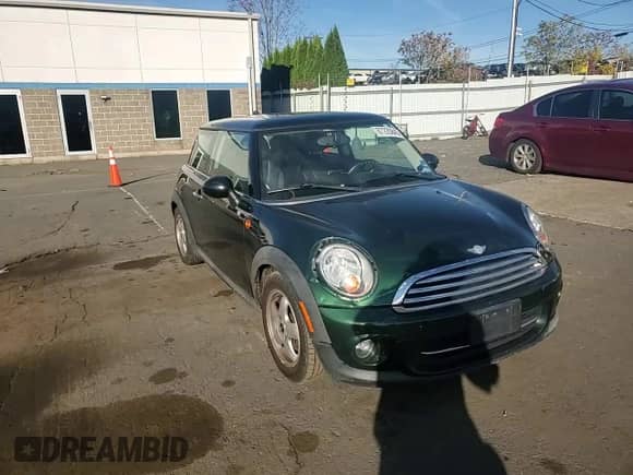 2011 MINI Hardtop with VIN WMWSU3C59BT253726, listed as a Copart auction lot 87220845 with 123,389 mi miles and Salvage title. Bid and sale history available at DreamBid. Image 13.