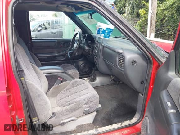 2001 Chevrolet S-10 LS with VIN 1GCDT13W11K218775, listed as a IAAI auction lot 42706513 with 214,664 mi miles and . Bid and sale history available at DreamBid. Image 5.