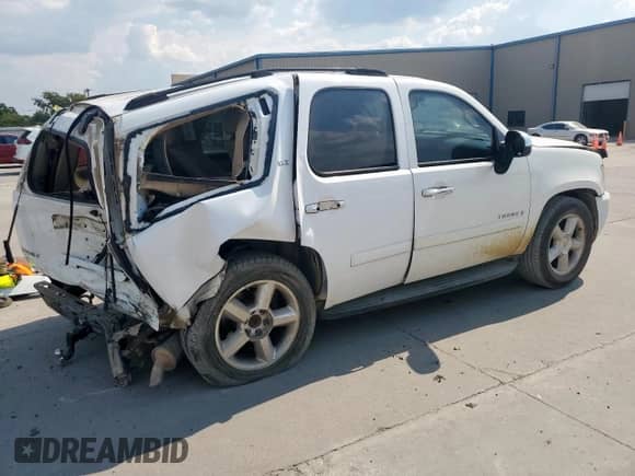 2007 Chevrolet Tahoe LT с VIN 1GNFC13JX7R285184, выставлен на аукционе Copart как лот 80849975 с пробегом 311 390 миль миль и Списание • Salvage title. История ставок и продаж доступна на DreamBid. Изображение 3.