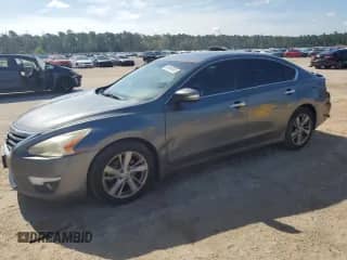 2015 Nissan Altima SL with VIN 1N4AL3AP5FN305262, listed as a Copart auction lot 69043885 with 231,783 mi miles and Salvage title. Bid and sale history available at DreamBid. Image 1.