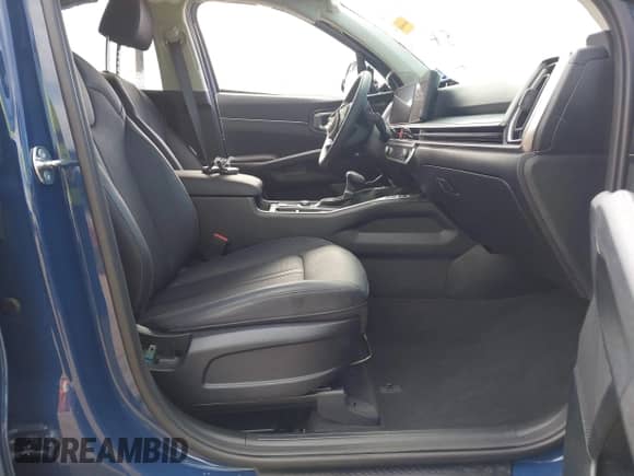 2025 Kia Sorento S с VIN 5XYRL4JC7SG363066, выставлен на аукционе IAAI как лот 43365000 с пробегом 8 486 миль миль и . История ставок и продаж доступна на DreamBid. Изображение 5.