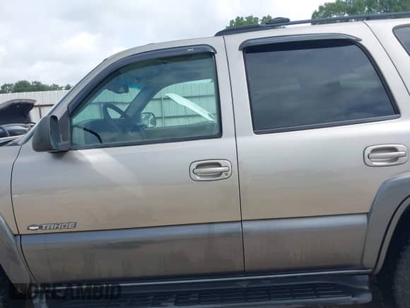 2000 Chevrolet Tahoe LT z VIN 1GNEK13T4YJ132641, wystawiony jako IAAI lot #42608716 z przebiegiem 159 189 mil mil oraz . Historia ofert i sprzedaży dostępna na DreamBid. Obrazek 14.