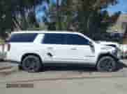 2024 Chevrolet Suburban Premier z VIN 1GNSKFKTXRR209081, wystawiony jako IAAI lot #42271966 z przebiegiem 25 651 mil mil oraz . Historia ofert i sprzedaży dostępna na DreamBid. Obrazek 13.