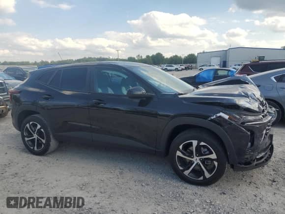 2024 Chevrolet Trax 1RS with VIN KL77LGE29RC040420, listed as a Copart auction lot 80328355 with 28,718 mi miles and Salvage title. Bid and sale history available at DreamBid. Image 4.