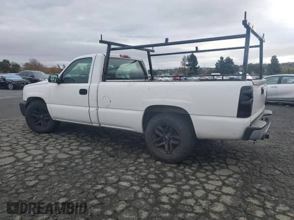 2006 Chevrolet Silverado 1500 LS z VIN 1GCEC14V36Z124910, wystawiony jako Copart lot #82015934 z przebiegiem 291 176 mil mil oraz Czysty tytuł • Clean title. Historia ofert i sprzedaży dostępna na DreamBid. Obrazek 2.
