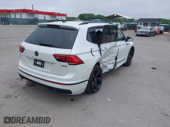 2024 Volkswagen Tiguan SE R-Line Black с VIN 3VV8B7AX3RM019431, выставлен на аукционе IAAI как лот 42181671 с пробегом 44 632 миль миль и . История ставок и продаж доступна на DreamBid. Изображение 4.