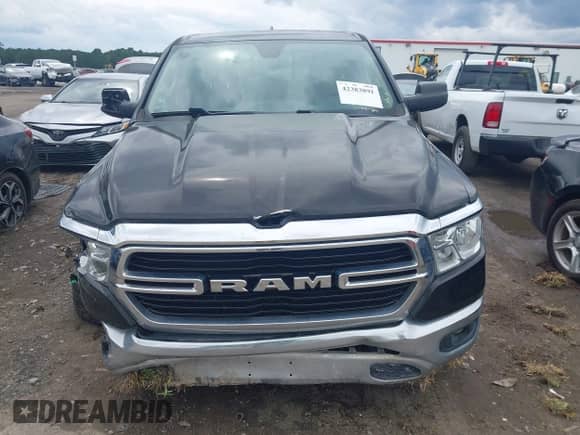 2020 Ram 1500 Big Horn z VIN 1C6RREBT4LN209998, wystawiony jako IAAI lot #42383891 z przebiegiem 67 555 mil mil oraz . Historia ofert i sprzedaży dostępna na DreamBid. Obrazek 12.