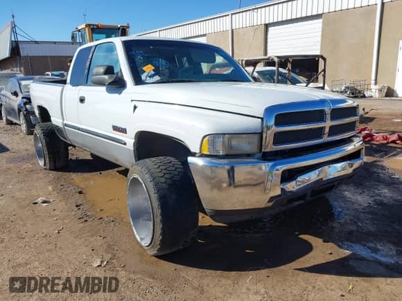 1999 Dodge 2500 with VIN 1B7KF2362XJ653193, listed as a IAAI auction lot 37230531 with 328,209 mi miles and . Bid and sale history available at DreamBid. Image 1.