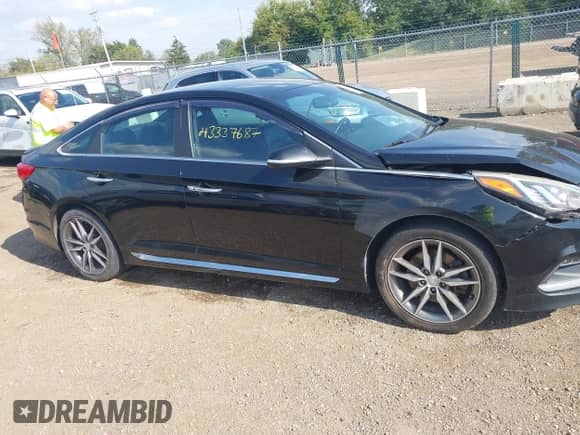 2015 Hyundai Sonata Sport z VIN 5NPE34AB3FH042341, wystawiony jako IAAI lot #43337687 z przebiegiem 112 354 mil mil oraz . Historia ofert i sprzedaży dostępna na DreamBid. Obrazek 13.