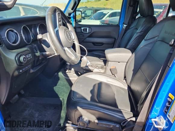 2022 Jeep Wrangler Unlimited Sahara with VIN 1C4JJXP63NW250034, listed as a Copart auction lot 68151135 with 41,912 mi miles and Salvage title. Bid and sale history available at DreamBid. Image 7.