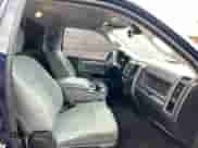 2013 Ram 1500 Express z VIN 3C6JR6AT0DG586603, wystawiony jako Copart lot #89439105 z przebiegiem 110 877 mil mil oraz Czysty tytuł • Clean title. Historia ofert i sprzedaży dostępna na DreamBid. Obrazek 5.