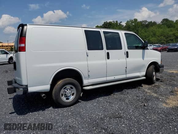 2021 Chevrolet Express Cargo with VIN 1GCWGAF73M1226274, listed as a Copart auction lot 60321655 with 9,039 mi miles and Clean title. Bid and sale history available at DreamBid. Image 3.