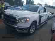 2023 Ram 1500 Big Horn z VIN 1C6RREFT0PN693121, wystawiony jako IAAI lot #43397157 z przebiegiem 32 987 mil mil oraz . Historia ofert i sprzedaży dostępna na DreamBid. Obrazek 2.