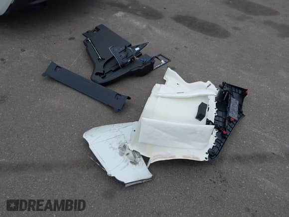 2016 Toyota Prius Four z VIN JTDKARFUXG3026652, wystawiony jako IAAI lot #41936423 z przebiegiem 74 063 mil mil oraz . Historia ofert i sprzedaży dostępna na DreamBid. Obrazek 12.