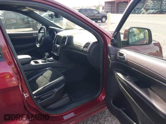 2018 Jeep Grand Cherokee Laredo E with VIN 1C4RJEAG3JC380531, listed as a IAAI auction lot 43147543 with 96,871 mi miles and . Bid and sale history available at DreamBid. Image 5.