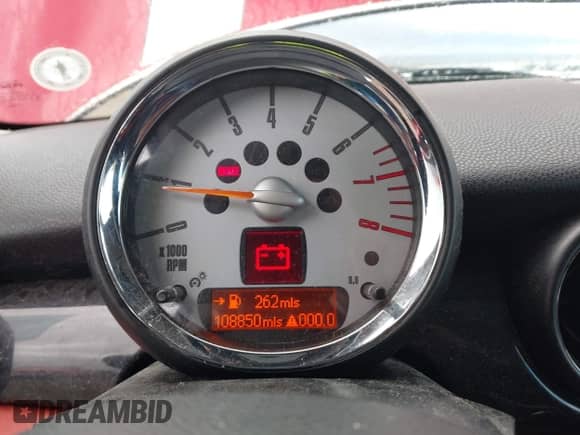 2008 MINI Hardtop S с VIN WMWMF73598TT93830, выставлен на аукционе IAAI как лот 43421831 с пробегом 108 850 миль миль и . История ставок и продаж доступна на DreamBid. Изображение 7.