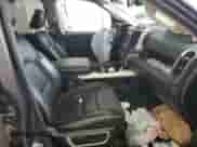 2019 Ram 1500 Laramie z VIN 1C6SRFDT8KN834682, wystawiony jako Copart lot #60103785 z przebiegiem 98 142 mil mil oraz Szkoda całkowita • Salvage title. Historia ofert i sprzedaży dostępna na DreamBid. Obrazek 7.