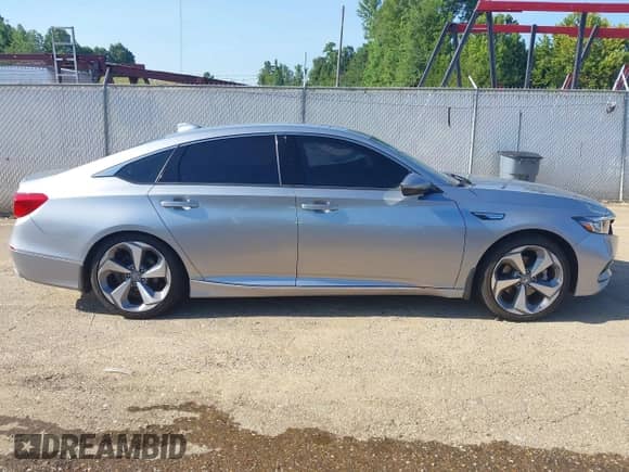 2019 Honda Accord Touring z VIN 1HGCV2F91KA020644, wystawiony jako IAAI lot #42769904 z przebiegiem 63 059 mil mil oraz . Historia ofert i sprzedaży dostępna na DreamBid. Obrazek 13.