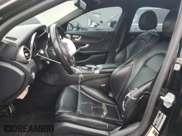 2015 Mercedes-Benz C 300 Luxury z VIN 55SWF4KB1FU051790, wystawiony jako Copart lot #68688765 z przebiegiem Nie podano mil oraz Szkoda całkowita • Salvage title. Historia ofert i sprzedaży dostępna na DreamBid. Obrazek 7.