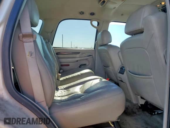 2006 Cadillac Escalade с VIN 1GYEC63N66R138258, выставлен на аукционе Copart как лот 55651135 с пробегом 319 783 миль миль и Списание • Salvage title. История ставок и продаж доступна на DreamBid. Изображение 10.