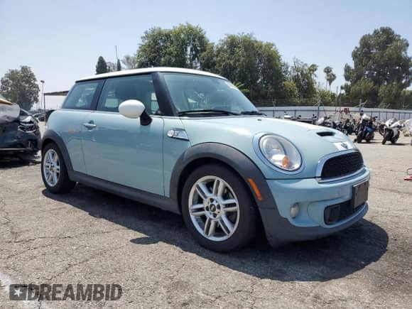 2013 MINI Hardtop S with VIN WMWSV3C5XDT390187, listed as a Copart auction lot 62964065 with 114,094 mi miles and Clean title. Bid and sale history available at DreamBid. Image 4.
