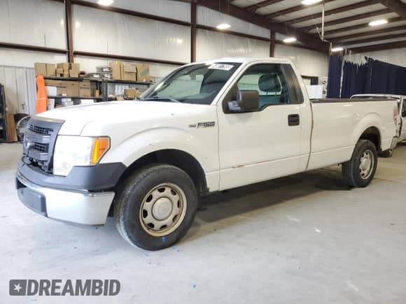 2013 Ford F-150 XL z VIN 1FTNF1CF6DKF01995, wystawiony jako Copart lot #84981795 z przebiegiem 125 663 mil mil oraz Czysty tytuł • Clean title. Historia ofert i sprzedaży dostępna na DreamBid. Obrazek 1.