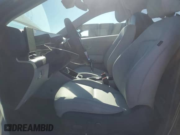 2025 Hyundai Kona Limited с VIN KM8HE3A33SU217872, выставлен на аукционе Copart как лот 57640245 с пробегом 554 миль миль и Списание • Salvage title. История ставок и продаж доступна на DreamBid. Изображение 7.