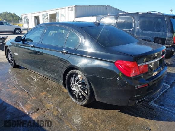 2011 BMW 7 Series 750Li z VIN WBAKB8C55BCY64551, wystawiony jako IAAI lot #43403230 z przebiegiem 165 949 mil mil oraz . Historia ofert i sprzedaży dostępna na DreamBid. Obrazek 3.