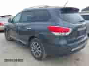 2013 Nissan Pathfinder SV z VIN 5N1AR2MM5DC640210, wystawiony jako IAAI lot #43039050 z przebiegiem 122 971 mil mil oraz . Historia ofert i sprzedaży dostępna na DreamBid. Obrazek 3.