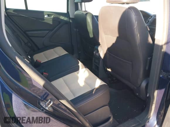 2016 Volkswagen Tiguan S с VIN WVGAV7AX7GW557632, выставлен на аукционе IAAI как лот 43521511 с пробегом 176 360 миль миль и . История ставок и продаж доступна на DreamBid. Изображение 8.