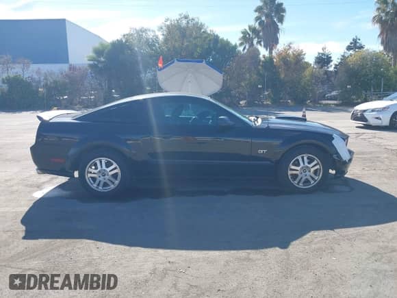 2007 Ford Mustang GT Deluxe z VIN 1ZVFT82H275363767, wystawiony jako IAAI lot #43548811 z przebiegiem 177 449 mil mil oraz . Historia ofert i sprzedaży dostępna na DreamBid. Obrazek 13.