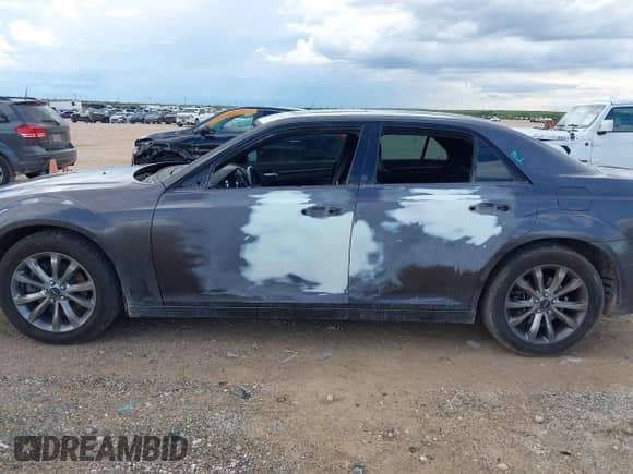 2014 Chrysler 300 S with VIN 2C3CCAGG4EH384420, listed as a IAAI auction lot 42470746 with 115,641 mi miles and . Bid and sale history available at DreamBid. Image 15.