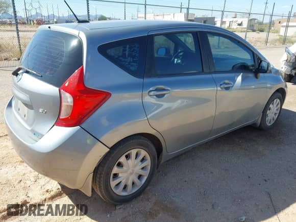 2014 Nissan Note SV z VIN 3N1CE2CP2EL379602, wystawiony jako IAAI lot #43354025 z przebiegiem 101 361 mil mil oraz . Historia ofert i sprzedaży dostępna na DreamBid. Obrazek 4.