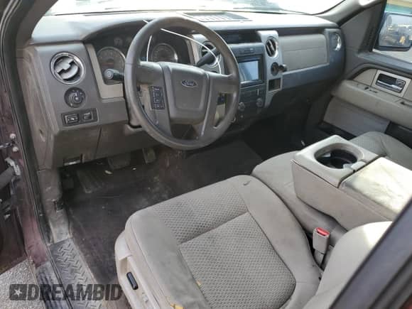 2010 Ford F-150 XL z VIN 1FTEX1E89AFA98028, wystawiony jako Copart lot #89929915 z przebiegiem 244 127 mil mil oraz Czysty tytuł • Clean title. Historia ofert i sprzedaży dostępna na DreamBid. Obrazek 8.