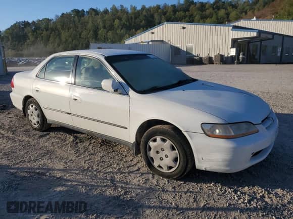 1999 Honda Accord LX с VIN JHMCG5646XC004173, выставлен на аукционе Copart как лот 81914455 с пробегом 240 577 миль миль и Списание • Salvage title. История ставок и продаж доступна на DreamBid. Изображение 4.