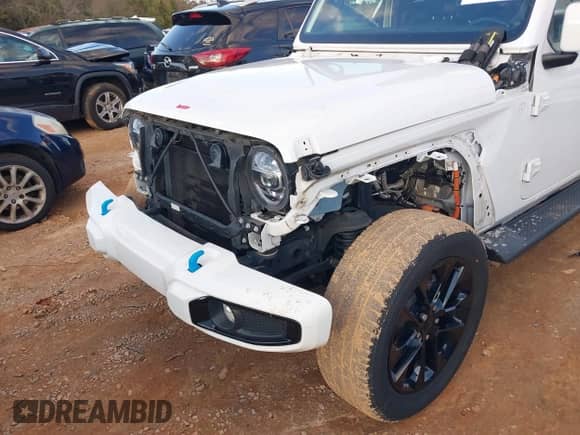 2021 Jeep Wrangler Unlimited Sahara z VIN 1C4JJXP64MW840094, wystawiony jako IAAI lot #40830676 z przebiegiem 31 716 mil mil oraz . Historia ofert i sprzedaży dostępna na DreamBid. Obrazek 6.