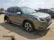 2024 Subaru Forester Touring z VIN JF2SKAMC6RH513783, wystawiony jako Copart lot #67564305 z przebiegiem 5 920 mil mil oraz Szkoda całkowita • Salvage title. Historia ofert i sprzedaży dostępna na DreamBid. Obrazek 4.