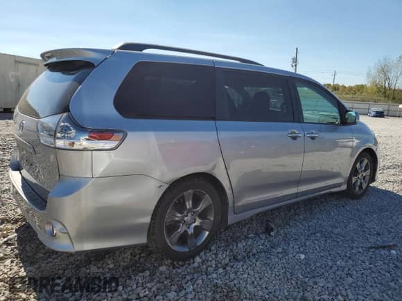 2015 Toyota Sienna SE Premium с VIN 5TDXK3DC7FS657513, выставлен на аукционе Copart как лот 86645165 с пробегом 76 119 миль миль и Чистый • Clean title. История ставок и продаж доступна на DreamBid. Изображение 3.