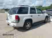 2007 Chevrolet TrailBlazer LT z VIN 1GNDS13S172263845, wystawiony jako IAAI lot #42994618 z przebiegiem 160 565 mil mil oraz . Historia ofert i sprzedaży dostępna na DreamBid. Obrazek 4.