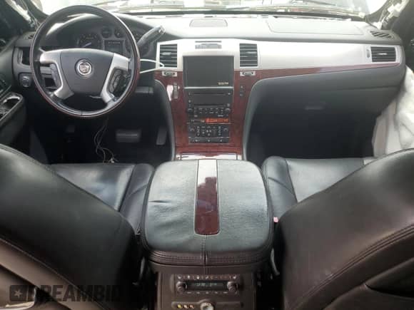 2008 Cadillac Escalade ESV with VIN 1GYFK66808R210474, listed as a Copart auction lot 55596155 with 247,894 mi miles and Non repairable. Bid and sale history available at DreamBid. Image 8.