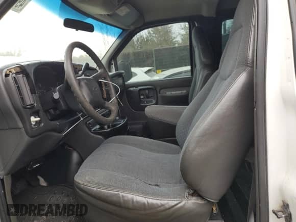 2002 Chevrolet Express with VIN 1GAHG39RX21192437, listed as a Copart auction lot 49140035 with 195,434 mi miles and Salvage title. Bid and sale history available at DreamBid. Image 7.