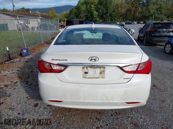 2011 Hyundai Sonata SE с VIN 5NPEC4AC7BH254940, выставлен на аукционе IAAI как лот 43317633 с пробегом 248 856 миль миль и . История ставок и продаж доступна на DreamBid. Изображение 17.