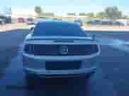 2014 Ford Mustang V6 с VIN 1ZVBP8AM0E5281440, выставлен на аукционе IAAI как лот 43317300 с пробегом 97 753 миль миль и . История ставок и продаж доступна на DreamBid. Изображение 16.