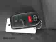 2024 Toyota Tacoma SR5 z VIN 3TYKB5FN8RT006646, wystawiony jako IAAI lot #42552787 z przebiegiem 23 870 mil mil oraz . Historia ofert i sprzedaży dostępna na DreamBid. Obrazek 11.