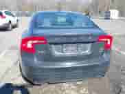 2015 Volvo S60 T5 Premier с VIN YV1612TB3F2315107, выставлен на аукционе IAAI как лот 41911081 с пробегом 121 149 миль миль и . История ставок и продаж доступна на DreamBid. Изображение 17.